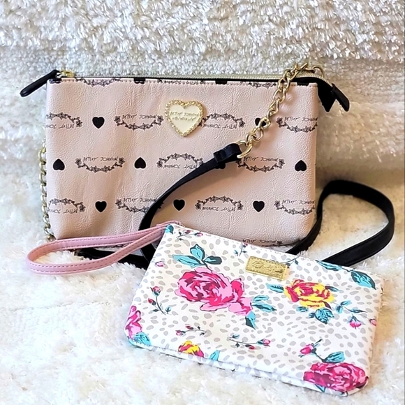 💙Betsey Johnson Cross Body and Cosmetic Bag - Picture 1 of 16